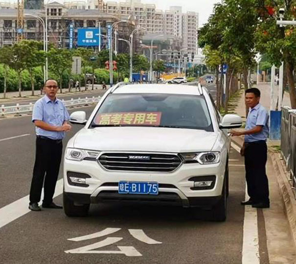 洋浦公交愛心車隊助力高考